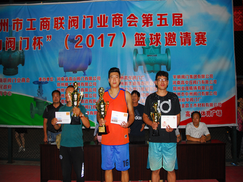 Gaoshan Valve representatives proudly holding the Championship Trophy