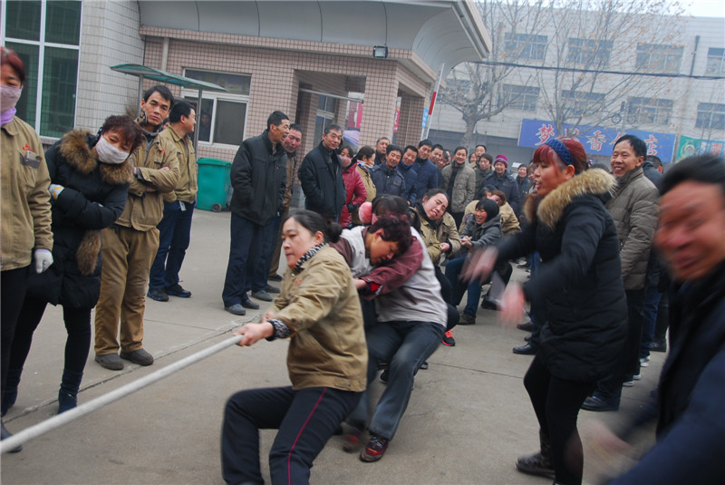 Intense women's tug-of-war competition