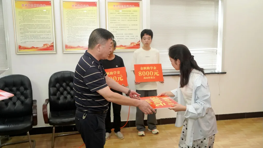 Students viewing Gaoshan Valves product display and honors wall